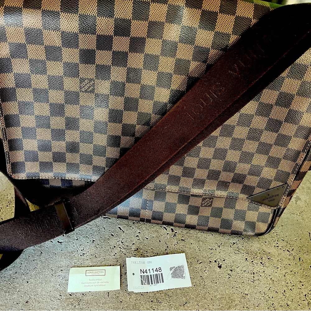 Louis Vuitton Shelton MM Damier Messenger Bag